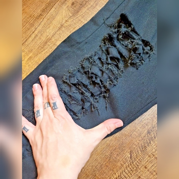 Shredded skinny jeans - Picture 2 of 10